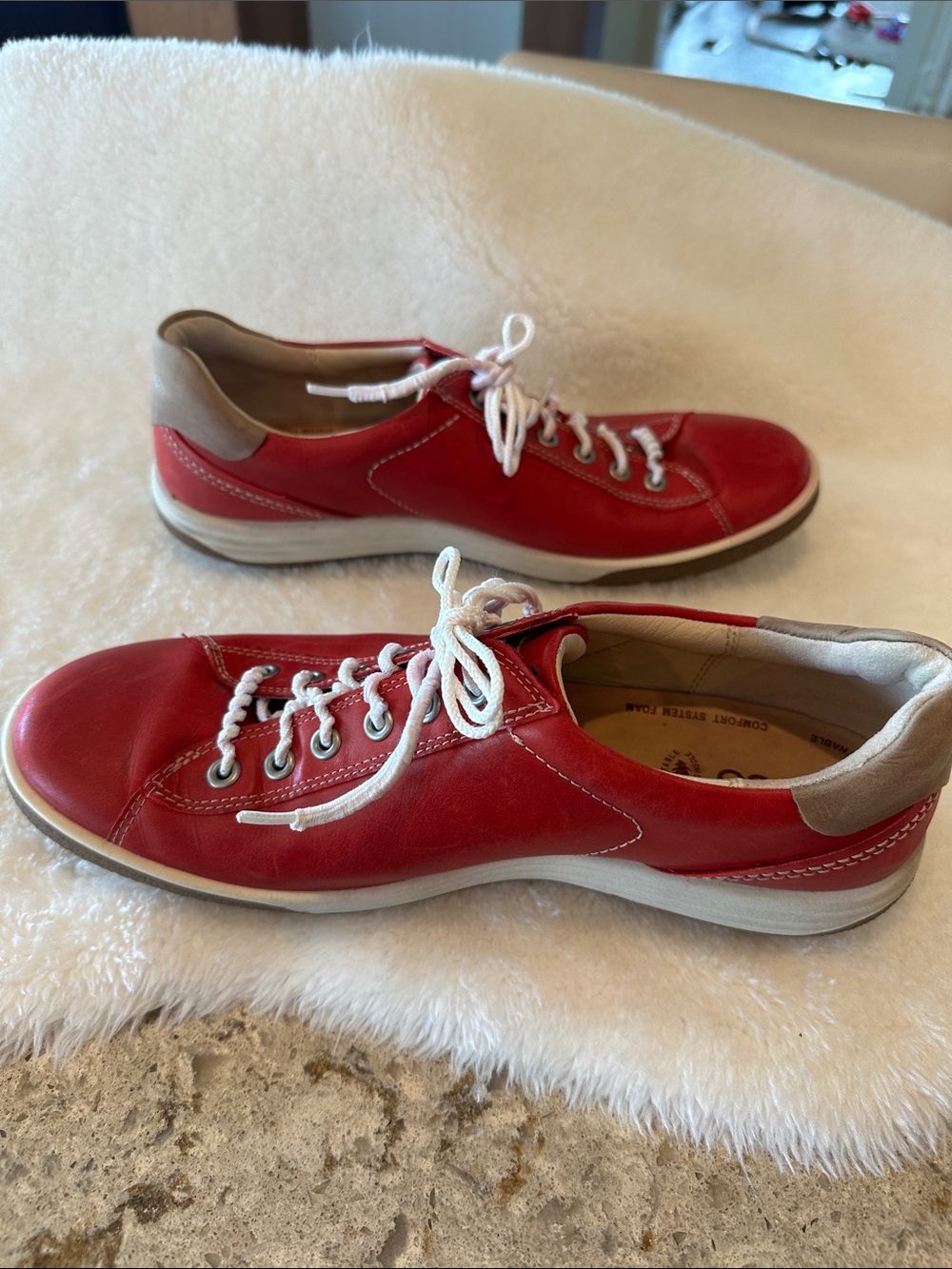 Leather Ecco shoes in red for women